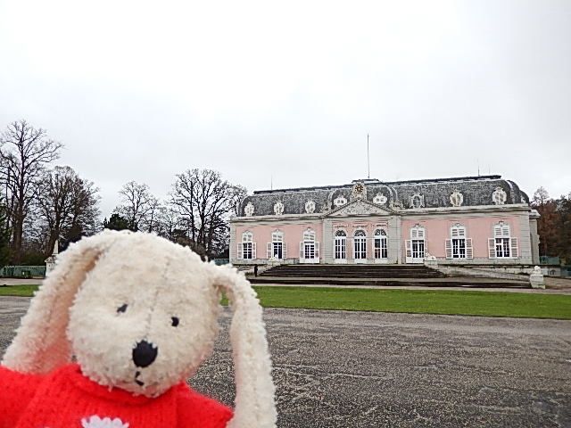 http://i1274.photobucket.com/albums/y436/strunki/04-01-14%20Benrath/DSCN1953_zpsebb94c03.jpg