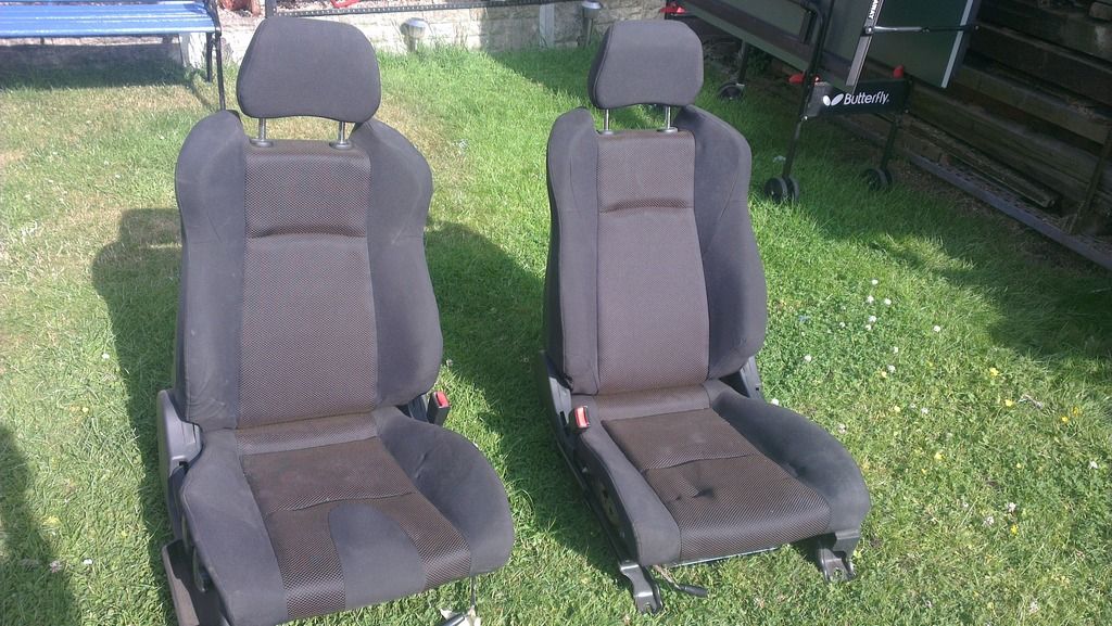 350z%20seats%20front_zpsrm1pz4ox.jpg