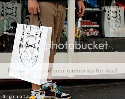 BestDesignTuts-Examples of Bagvertising-Ties the Shoe bag
