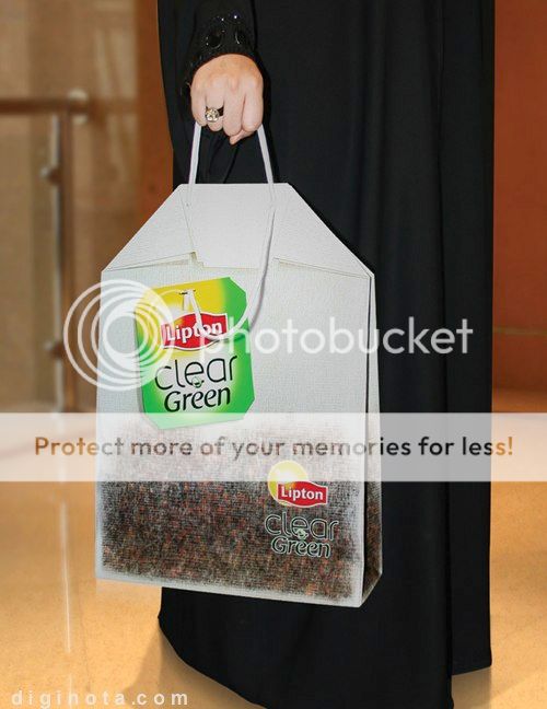 BestDesignTuts-Examples of Bagvertising-lipton tea bag